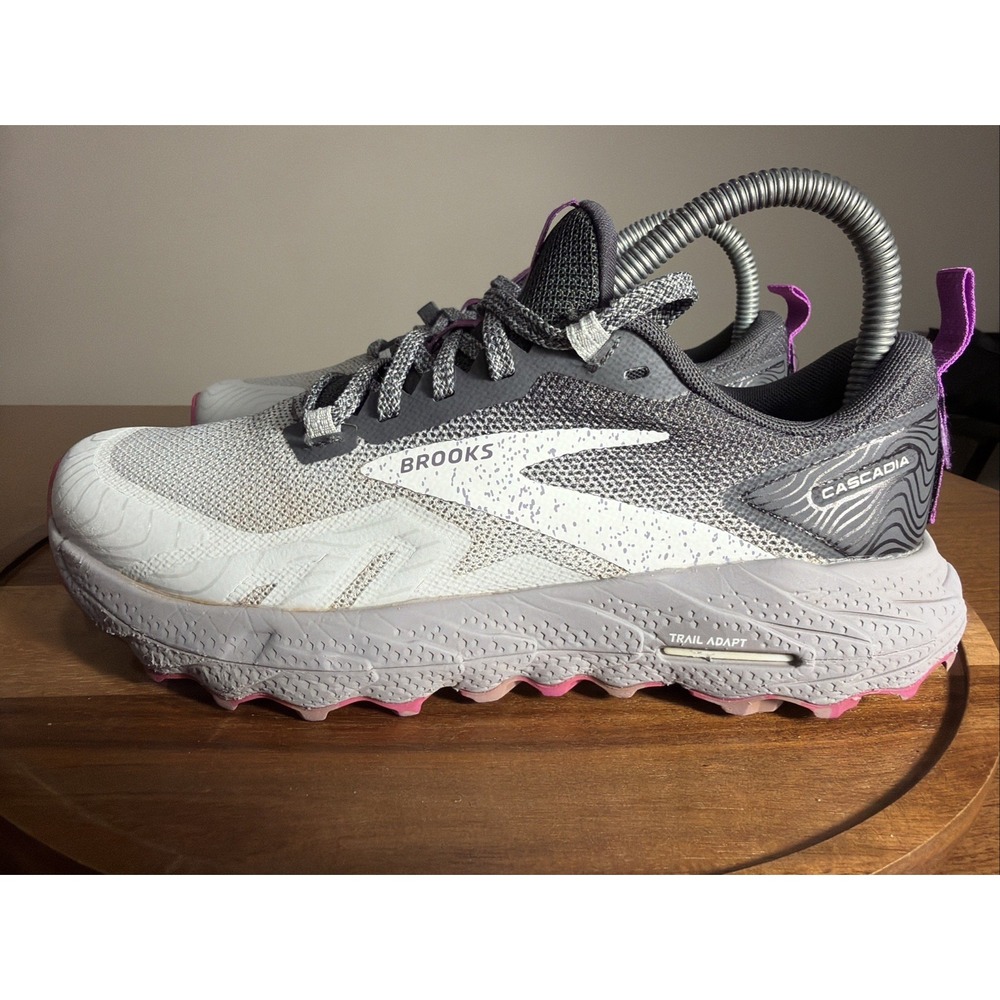 Brooks Cascadia 17 Athletic Hiking Shoes Womens 6.5 Oyster Purple 1203921B028